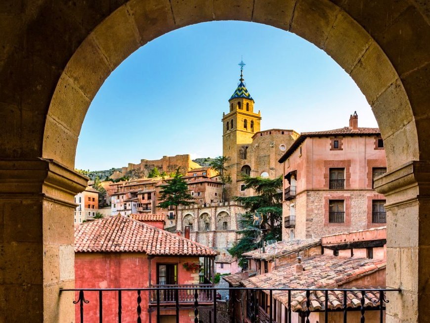 Albarracín to Valencia along the Ojos Negros Greenway